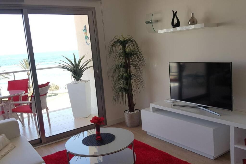 Modern Apartment With Stunning Sea View กาลามิยอร์ ภายนอก รูปภาพ