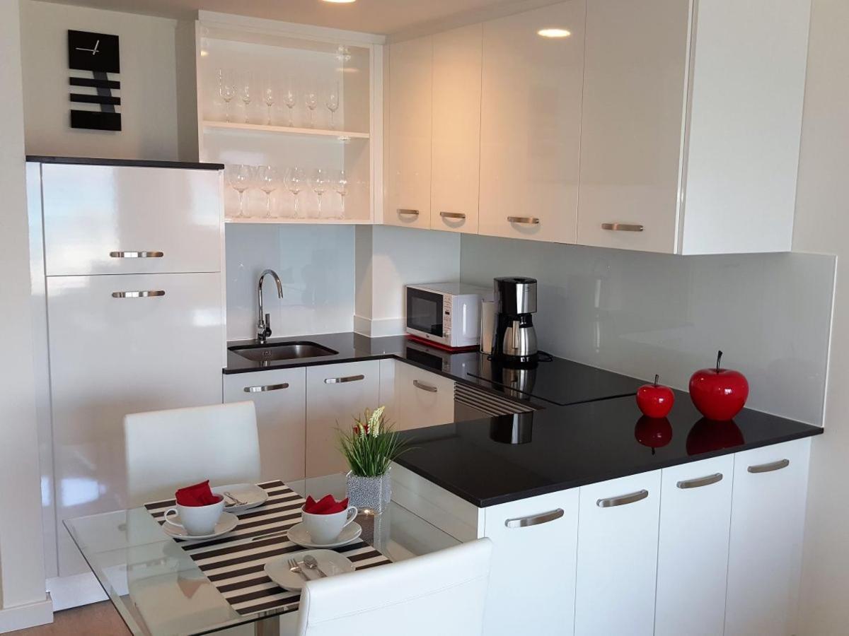 Modern Apartment With Stunning Sea View กาลามิยอร์ ภายนอก รูปภาพ