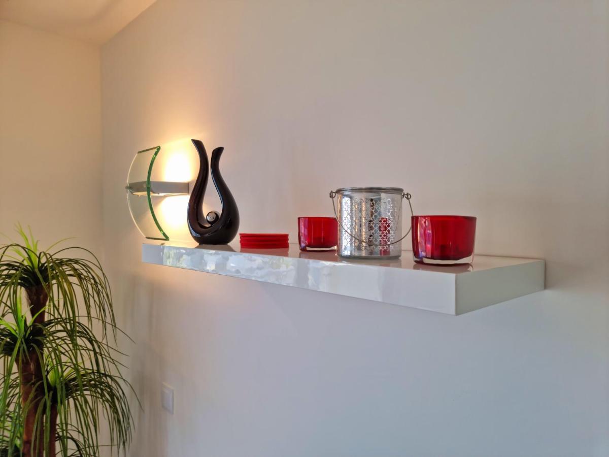 Modern Apartment With Stunning Sea View กาลามิยอร์ ภายนอก รูปภาพ