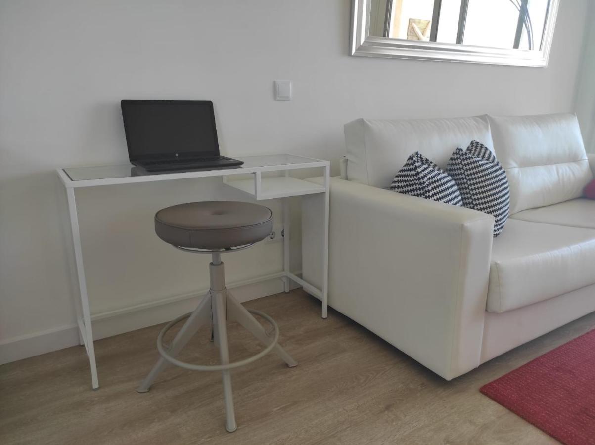 Modern Apartment With Stunning Sea View กาลามิยอร์ ภายนอก รูปภาพ